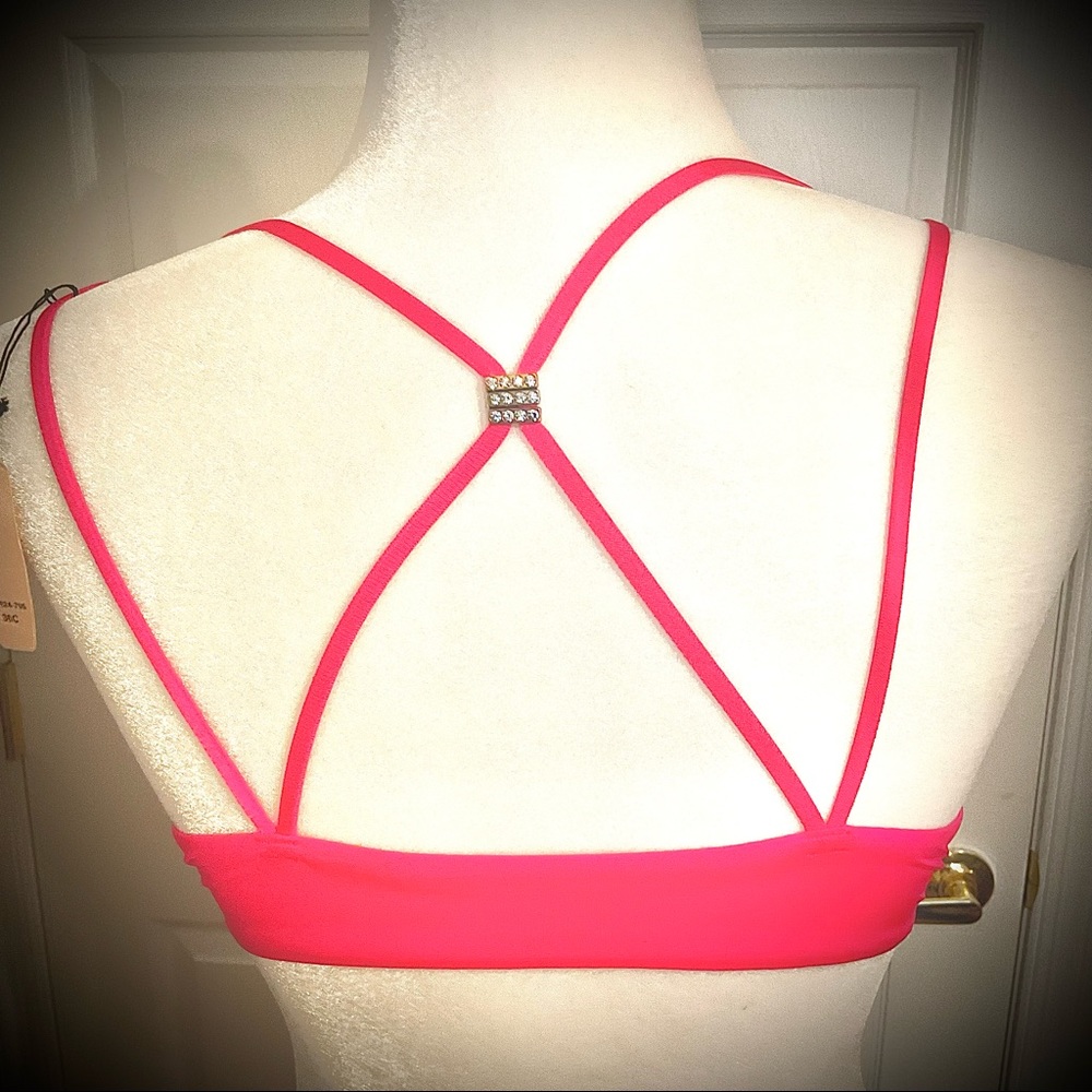 NWT Victoria Secret Miraculous Plunge Bra